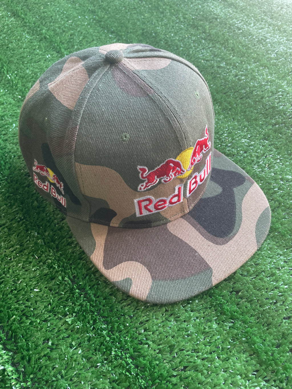 #008 cappello Red Bull