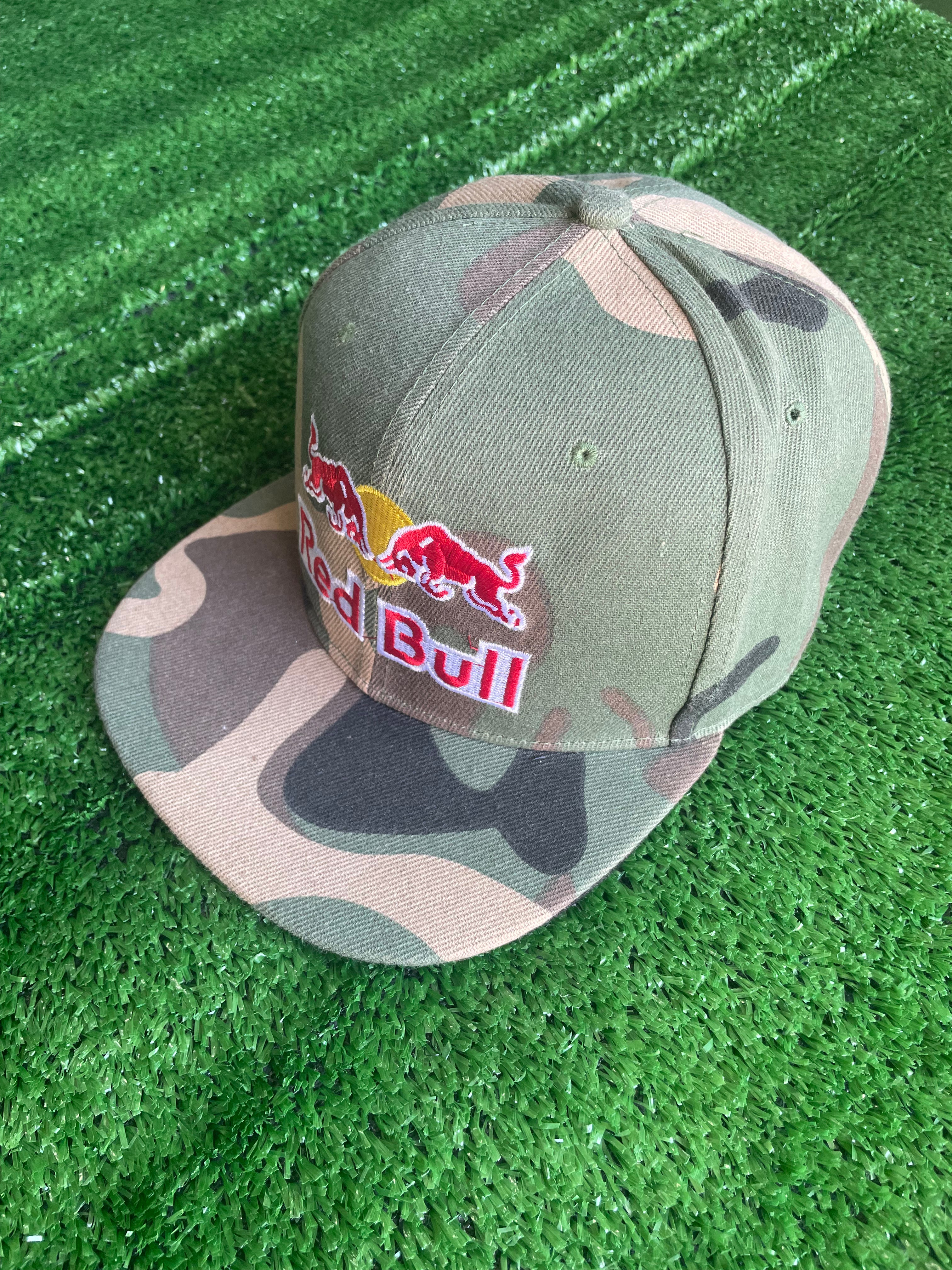 #008 cappello Red Bull