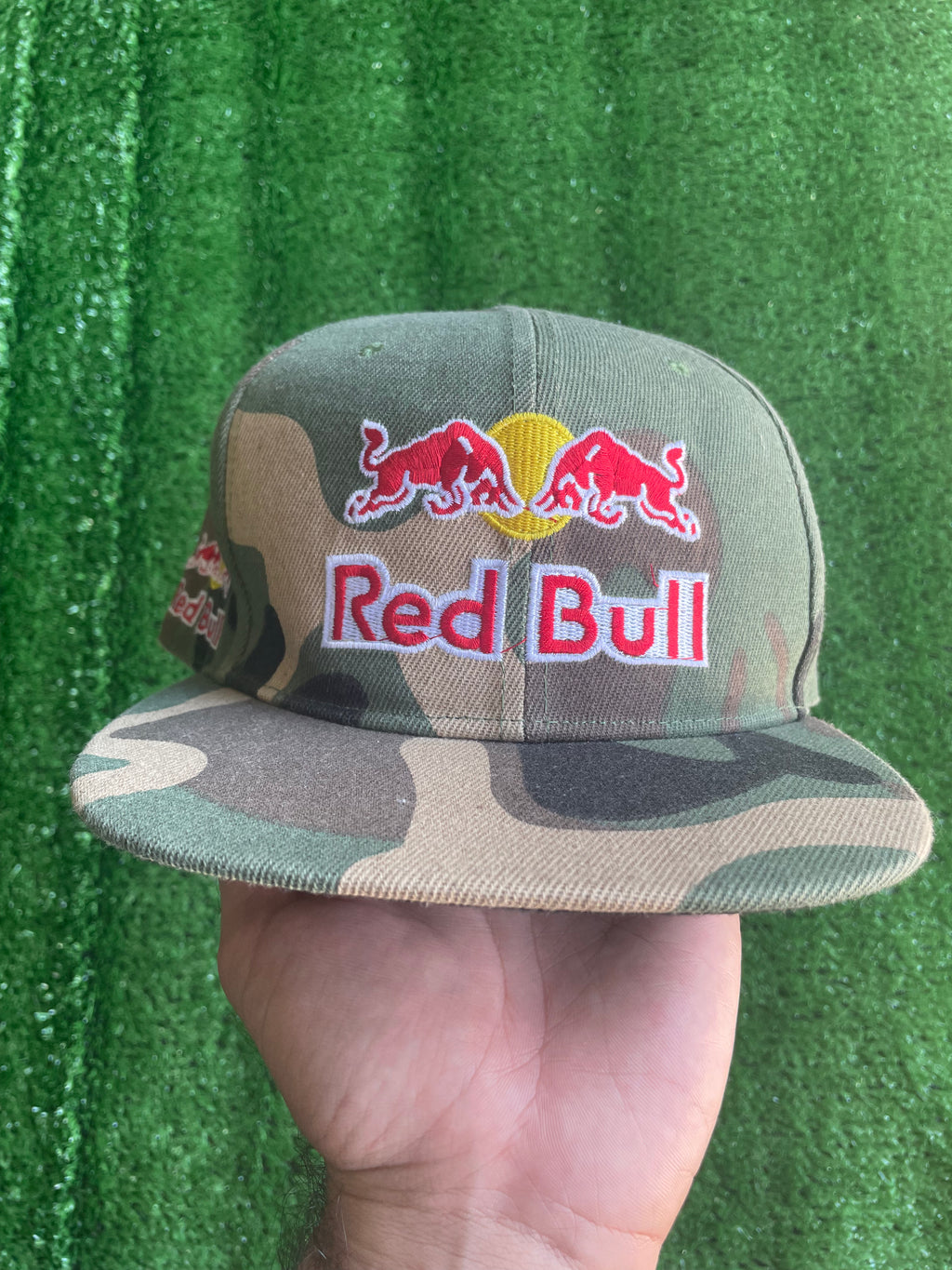 #008 cappello Red Bull