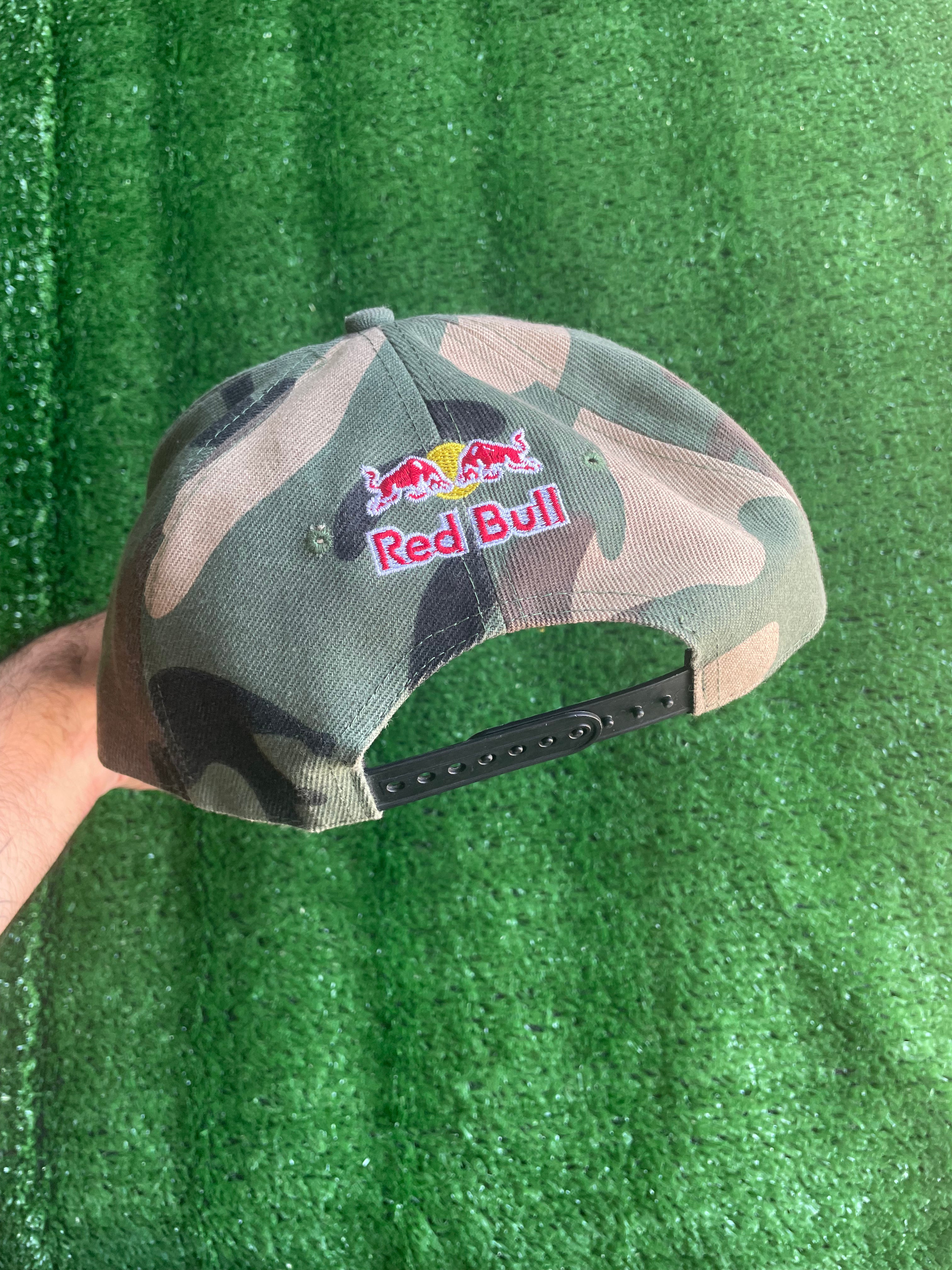 #008 cappello Red Bull